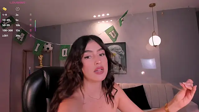Snapshot of PaulinaSantos_ chatting on 06/17/26, 08:32 PaulinaSantos online show from 06/17/26, 08:32