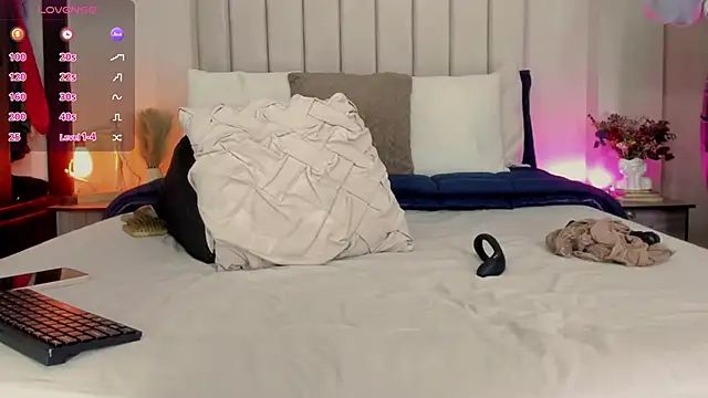 romina-brunette online show from 11/25/25, 07:14