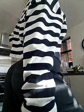 SweetMonicaUK online show from 03/04/25, 10:35