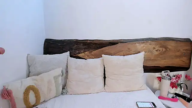 Abrilqueen online show from 09/28/25, 02:44