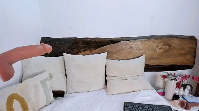 Abrilqueen online show from 09/30/25, 02:05