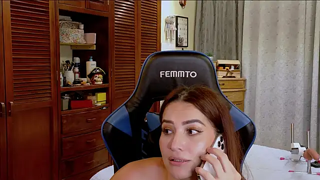 Snapshot of Abrilqueen chatting on 07/26/26, 02:42 Abrilqueen online show from 07/26/26, 02:42