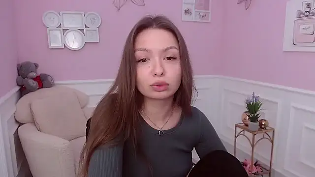 LucySkilar online show from 12/10/24, 06:22