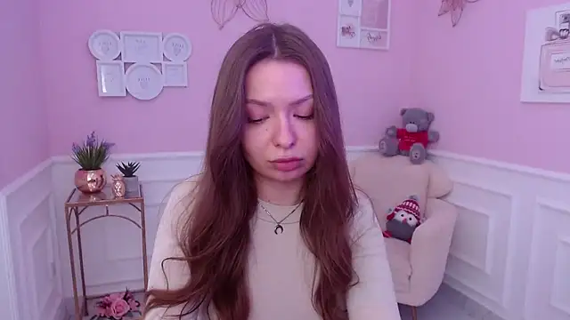 LucySkilar online show from 02/02/25, 09:08