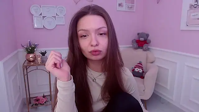 LucySkilar online show from 02/11/25, 10:48