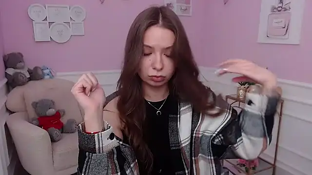 LucySkilar online show from 10/28/25, 05:22