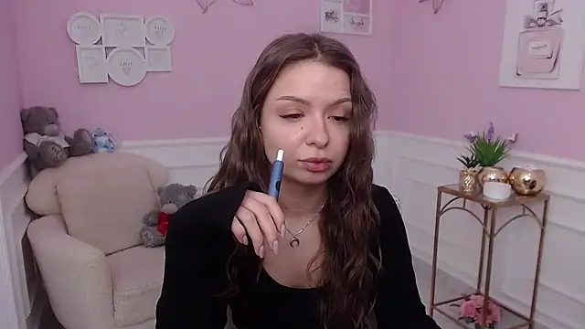 LucySkilar online show from 11/25/25, 07:52