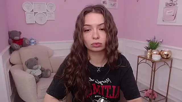 LucySkilar online show from 11/30/25, 06:17