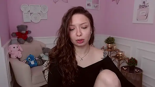 LucySkilar online show from 03/22/26, 05:11