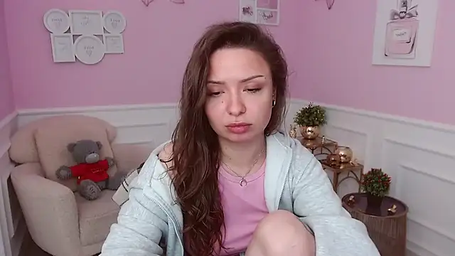 Snapshot of LucySkilar chatting on 05/15/26, 04:08 LucySkilar online show from 05/15/26, 04:08