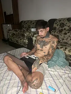 Snapshot of PitbullDiablo1 chatting on 02/13/25, 05:16 PitbullDiablo1 online show from 02/13/25, 05:16