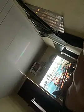 mfloressd14 online show from 10/18/25, 02:51