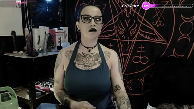 Snapshot of Evil_Queen_666 chatting on 10/23/25, 05:29 Evil Queen 666 online show from 10/23/25, 05:29