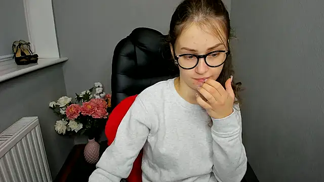 Snapshot of AfinaCutie chatting on 12/05/24, 05:06 AfinaCutie online show from 12/05/24, 05:06