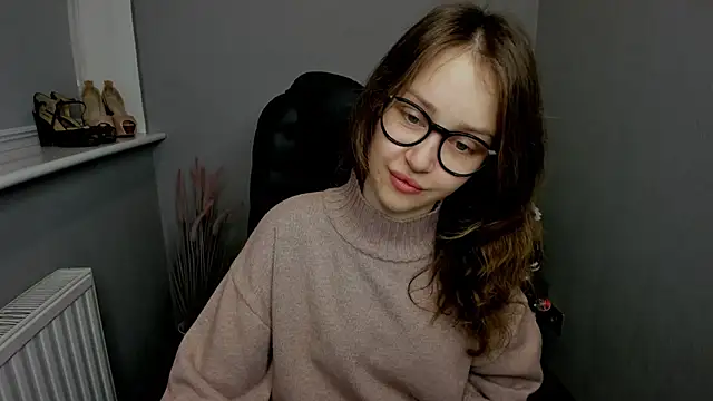 Snapshot of AfinaCutie chatting on 12/28/24, 07:22 AfinaCutie online show from 12/28/24, 07:22