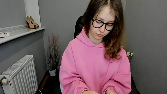 Snapshot of AfinaCutie chatting on 01/23/25, 01:35 AfinaCutie online show from 01/23/25, 01:35