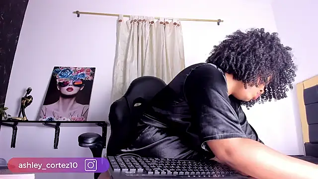 Snapshot of ashley_crotez chatting on 03/09/25, 12:21 ashley crotez online show from 03/09/25, 12:21