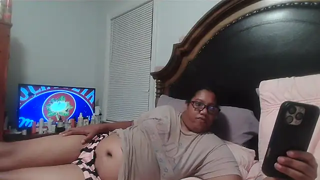 Snapshot of ebonyred chatting on 05/07/26, 01:11 ebonyred online show from 05/07/26, 01:11