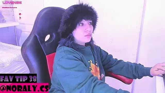 Snapshot of hey_noraly chatting on 06/09/26, 04:13 hey noraly online show from 06/09/26, 04:13