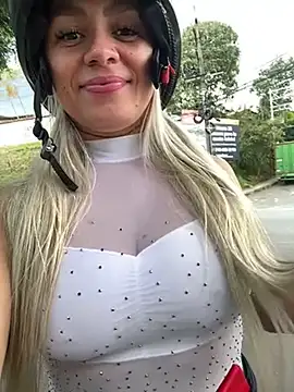 nicole valencia  online show from 03/09/25, 07:48