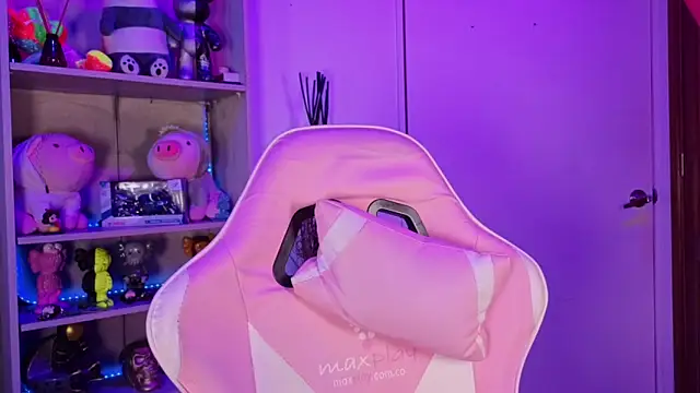 EmilyMiller  online show from 04/15/26, 03:19