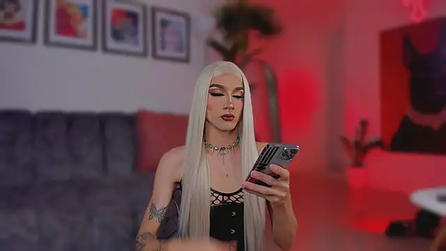 Taylor  foxxx online show from 11/12/25, 05:52