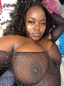 Snapshot of Honeycoco0211 chatting on 02/16/25, 07:48 Honeycoco0211 online show from 02/16/25, 07:48