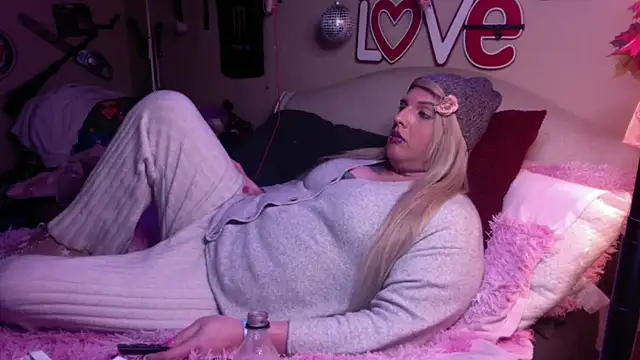 Snapshot of Blakelytgirl chatting on 02/13/25, 02:42 Blakelytgirl online show from 02/13/25, 02:42