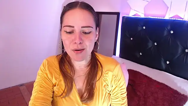 camila delarosa online show from 10/31/25, 06:09