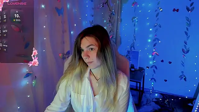 Snapshot of Sweet_me_ chatting on 05/18/26, 05:24 Sweet me online show from 05/18/26, 05:24