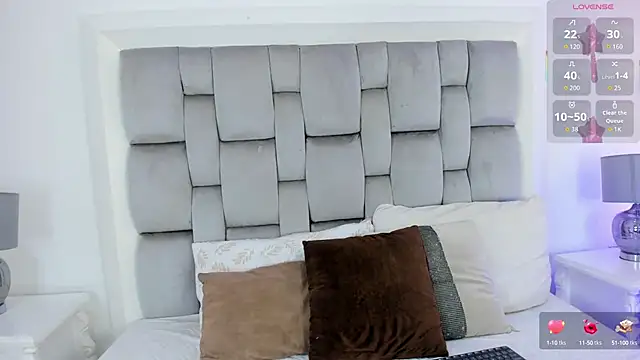 Valerith Vega  online show from 09/26/25, 12:09