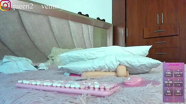 Venus queenn online show from 12/14/24, 10:39