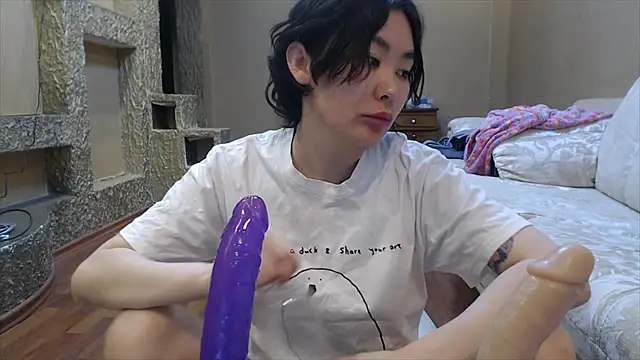 Snapshot of Kunimitsuu_ chatting on 02/16/25, 11:37 Kunimitsuu online show from 02/16/25, 11:37