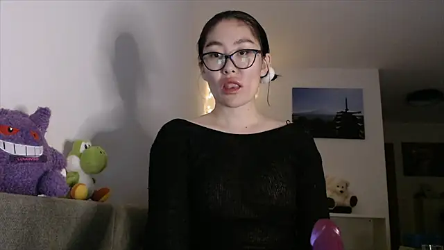 Snapshot of Kunimitsuu_ chatting on 10/11/25, 10:52 Kunimitsuu online show from 10/11/25, 10:52