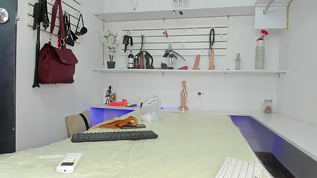 Alejandra Dunn online show from 09/25/25, 01:15