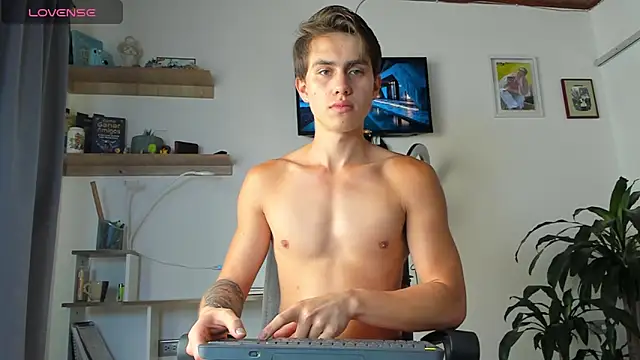 manucute 23  online show from 11/18/25, 03:16