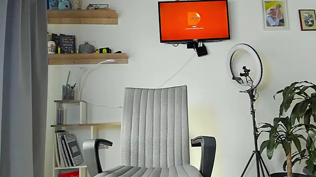 manucute 23  online show from 11/30/25, 04:44