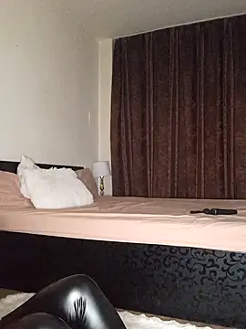 Snapshot of GiseleReine chatting on 03/21/25, 06:51 GiseleReine online show from 03/21/25, 06:51