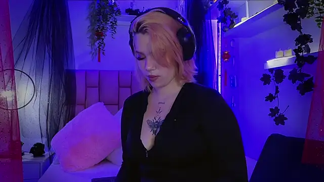 albaismynameX online show from 10/27/25, 12:20