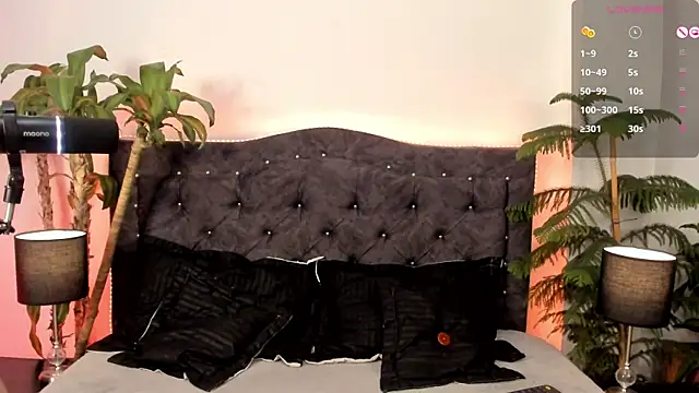 Snapshot of candy_canne__ chatting on 12/20/24, 06:35 candy canne online show from 12/20/24, 06:35