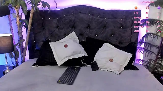 Snapshot of candy_canne__ chatting on 01/11/25, 04:16 candy canne online show from 01/11/25, 04:16