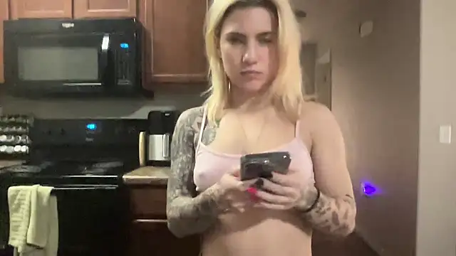 Snapshot of NatalieKneals chatting on 01/05/25, 06:35 NatalieKneals online show from 01/05/25, 06:35