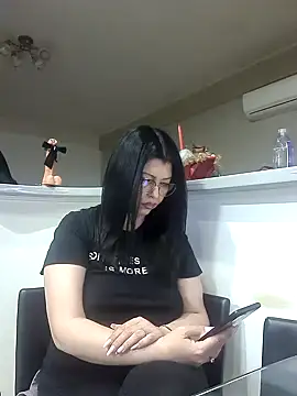 Snapshot of Milf_Abigail chatting on 01/29/25, 02:40 Milf Abigail online show from 01/29/25, 02:40