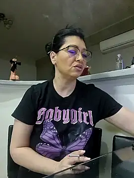 Snapshot of Milf_Abigail chatting on 01/31/25, 10:10 Milf Abigail online show from 01/31/25, 10:10