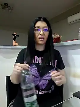 Snapshot of Milf_Abigail chatting on 02/02/25, 12:19 Milf Abigail online show from 02/02/25, 12:19