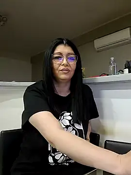 Snapshot of Milf_Abigail chatting on 02/04/25, 04:37 Milf Abigail online show from 02/04/25, 04:37