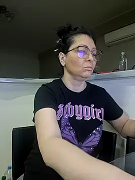 Snapshot of Milf_Abigail chatting on 02/20/25, 11:21 Milf Abigail online show from 02/20/25, 11:21