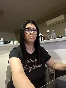 Snapshot of Milf_Abigail chatting on 10/09/25, 01:03 Milf Abigail online show from 10/09/25, 01:03