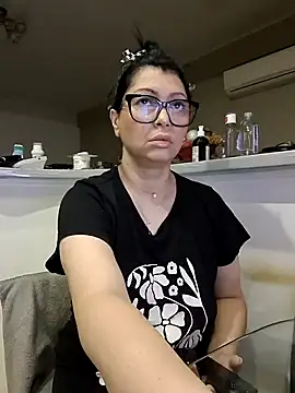 Snapshot of Milf_Abigail chatting on 10/18/25, 01:08 Milf Abigail online show from 10/18/25, 01:08