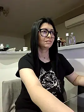 Snapshot of Milf_Abigail chatting on 10/19/25, 12:22 Milf Abigail online show from 10/19/25, 12:22